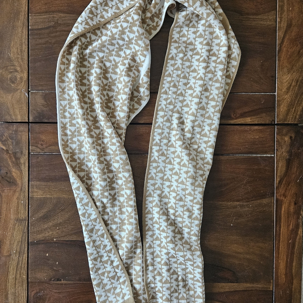 Michael Kors Tan and White Knit Scarf